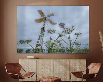 Metalen windwatermolen in het weiland van Moetwil en van Dijk - Fotografie