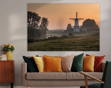 Molen De Vlinder aan de rivier de Linge in de Betuwe van Moetwil en van Dijk - Fotografie