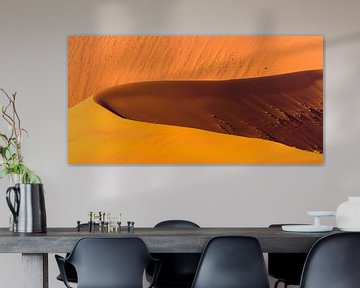 Sanddünen in der Wüste bei Sonnenaufgang von Chris Stenger