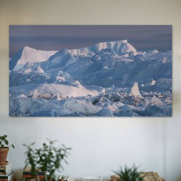 Eisberge in Grönland in der Mitternachtssonne