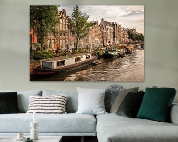 Amsterdamse gracht met woonboten