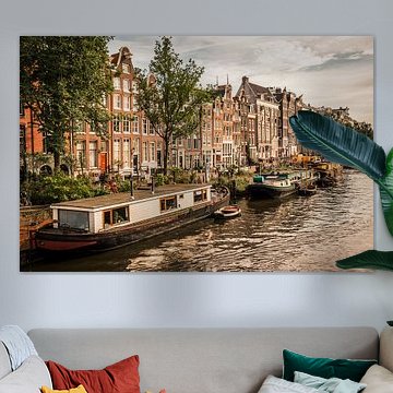 Amsterdamse gracht met woonboten