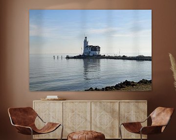 Vuurtoren op het eiland Marken aan het IJsselmeer, Nederland van Robin Verhoef