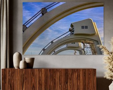 Repeatedly repeating thrust arches