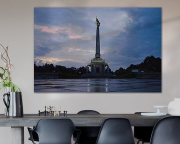 Slavín War Memorial tijdens zonsondergang van Steven Marinus