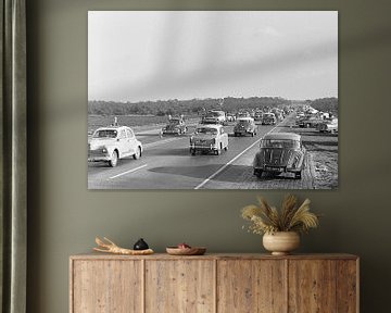 Sonniger Tag und Verkehrsstau 60er Jahre von Timeview Vintage Images