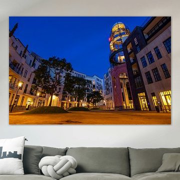 Das Mondquartal während der blauen Stunde von Mark Lenoire