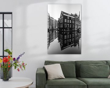 Kanaal en oude huizen in Amsterdam, Nederland. van Lorena Cirstea