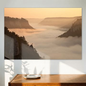 Sonnenaufgang mit Nebel im Tal - Schloß Werenwag im Oberen Donautal von Jiri Viehmann