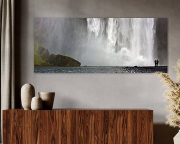 Fond panoramique de la chute d'eau Skógafoss en Islande sur Anton de Zeeuw