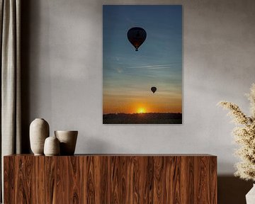 Ballonvaart tijdens zonsondergang van Elly Damen