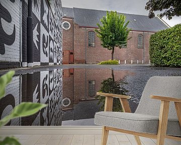 Weerspiegeling van de Sint-Franciscuskerk in Menen