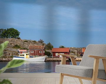 Uitzicht op de weerseilanden voor de stad Fjällbacka in Zweden van Rico Ködder