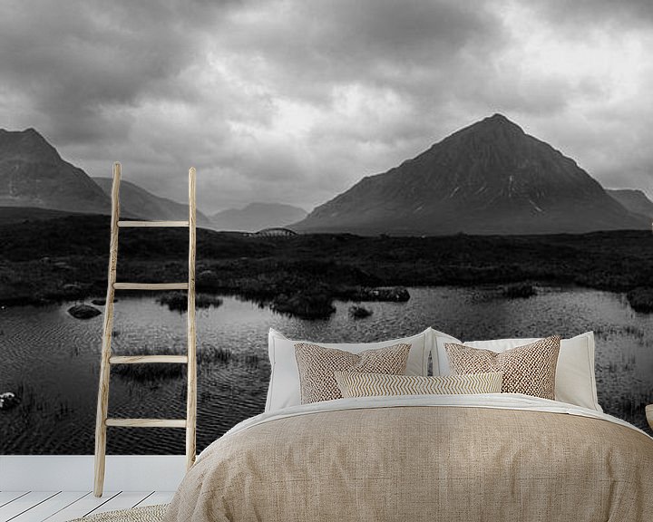 Beispiel fototapete: Schwarz-Weiß-Panorama der schottischen Highlands von Arthur Puls Photography