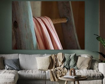 Rustieke ladder met vintage textiel - landelijkse sfeer