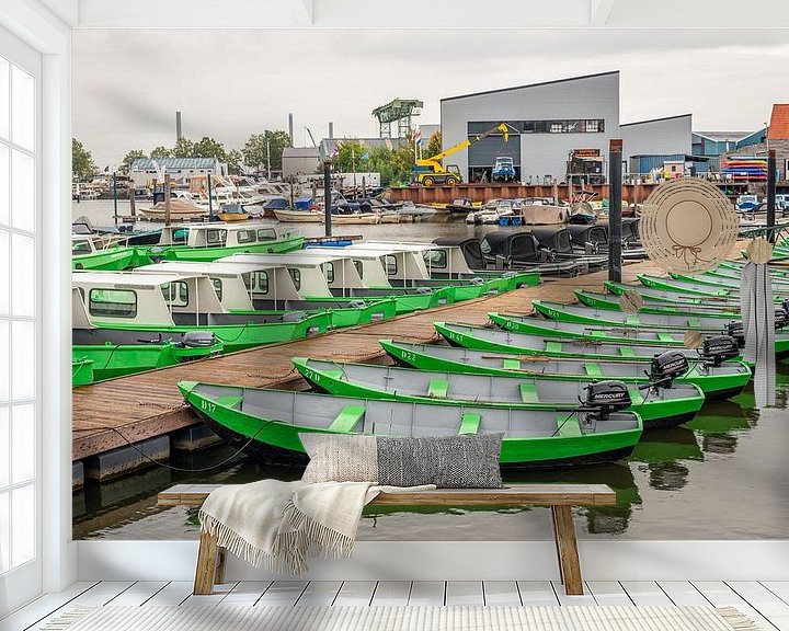 Sfeerimpressie behang: Huurboten in de Oude Jachthaven van het Nederlandse dorp Drimmelen van Ruud Morijn