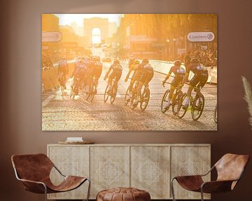 Zonsondergang in Parijs - Tour de France 2019 van Leon van Bon