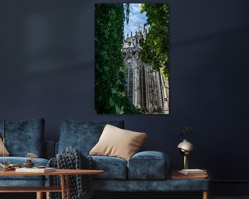 Romantisch doorkijkje op de Sint Jan Kathedraal in Den Bosch van Patrick Verhoef