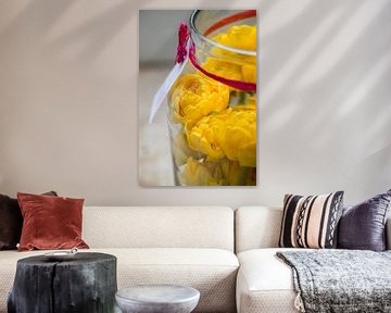 Gele tulpen in glazen pot van Marc  Verbeek
