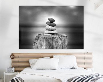 Zen Stone (Schwarz-Weiß) von Rob Blok