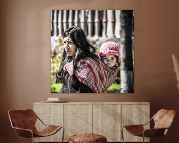 Vrouw met kind in Peru van Rob Bleijenberg