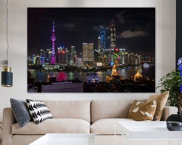 Skyline van Shanghai, Bund, World Financial Center, Oriental Pearl Tower in Shanghai, China van Bert Buijsrogge