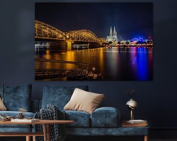 Dom van Keulen, Hohenzollernbrug, Muziekkoepel aan de Rijn met brug op de voorgrond van 77pixels