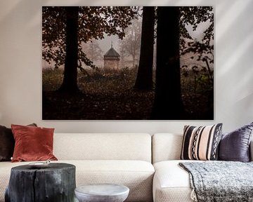 Taubenschlag in einem dunklen Wald von Hessel de Jong