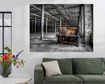 Piano dans un bâtiment abandonné sur Natasja Martijn