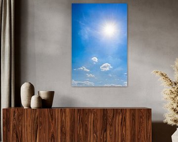 Blauwe lucht met zon en wolken van Günter Albers