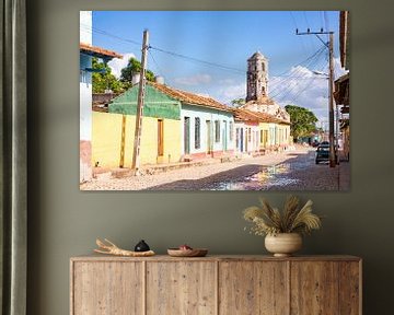 Colorful church street in the city of Trinidad in Cuba von Michiel Ton