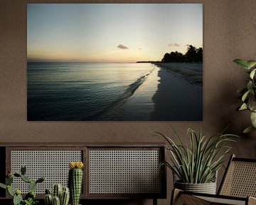 Coucher de soleil sur la magnifique plage de sable blanc de Cayo Levisa, Cuba sur Tjeerd Kruse