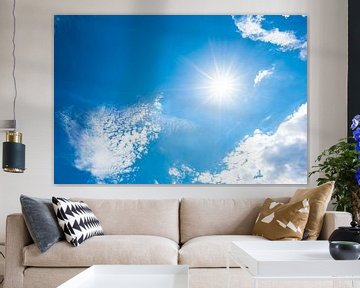 Blauwe lucht met felle zon van Günter Albers