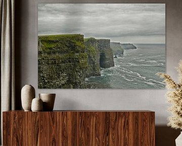 De Cliffs of Moher en Burren Ierland. Episch Iers landschapszeegezicht van Tjeerd Kruse