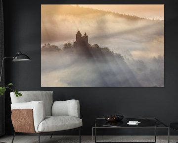 Château de Berwartstein dans le brouillard du matin sur Daniela Beyer