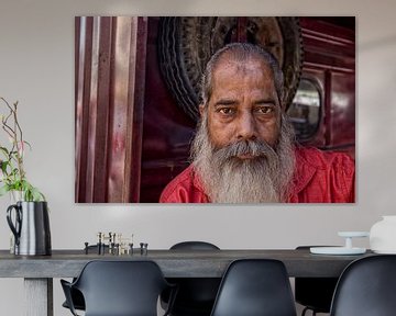 portret van een oude grijze Indiase man met baard van Tjeerd Kruse
