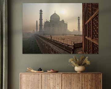 De prachtige Taj Mahal in de ochtend, Agra - India van Tjeerd Kruse