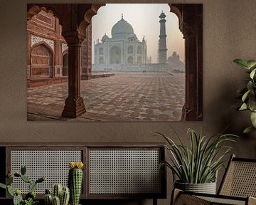 Taj Mahal vlak na zonsopgang.