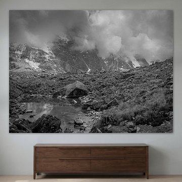 MOUNTAINS SCHWARZ & WEISS