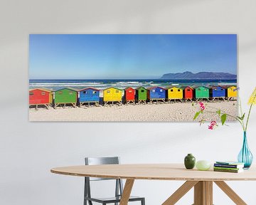 Kleurrijke strandhuisjes badhuizen strand Muizenberg in Zuid Afrika van John Stijnman