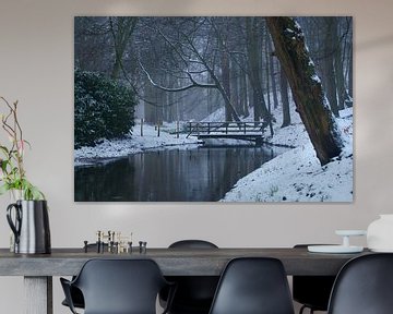 Winter in het bos, sneeuw bij de brug van Discover Dutch Nature