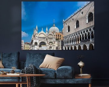 Blick auf den Dogenpalast und die Marcuskirche in Venedig, Italien von Rico Ködder