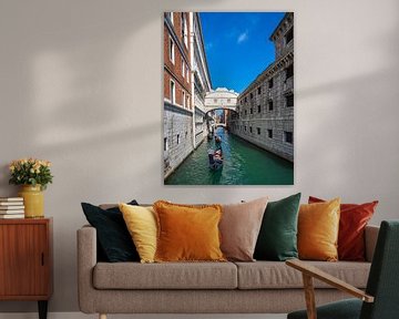 Gezicht op de Brug der Zuchten in Venetië, Italië. van Rico Ködder