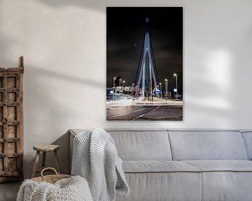 Die Erasmusbrücke von der Südseite aus gesehen. (Portrait) von Eric de Jong