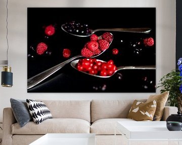 Stillleben mit roten Früchten von Anne Van Opdorp