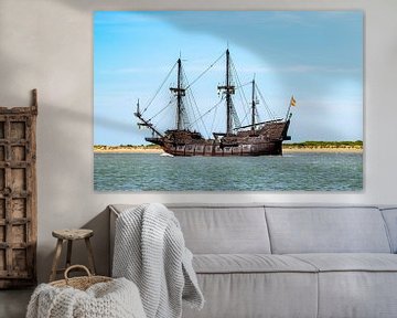 Wooden pirate ship by Hans Verhulst