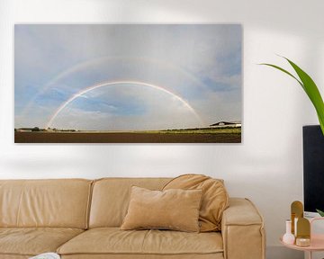 Dubbele regenboog boven bollenvelden. van ProPhoto Pictures