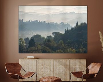 Nevel landschap Toscane van Marcel van Balken