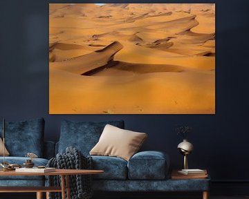 Marokko. Mooie zonsondergang in de woestijn van de Sahara. van Tjeerd Kruse