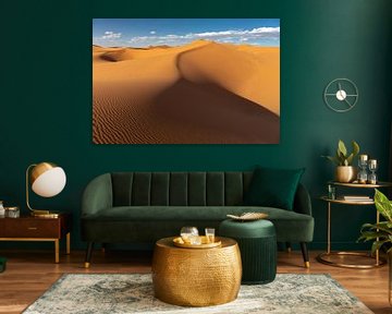 Overweldigende prachtige zandduinen in de Sahara in Merzouga, Marokko, Afrika van Tjeerd Kruse